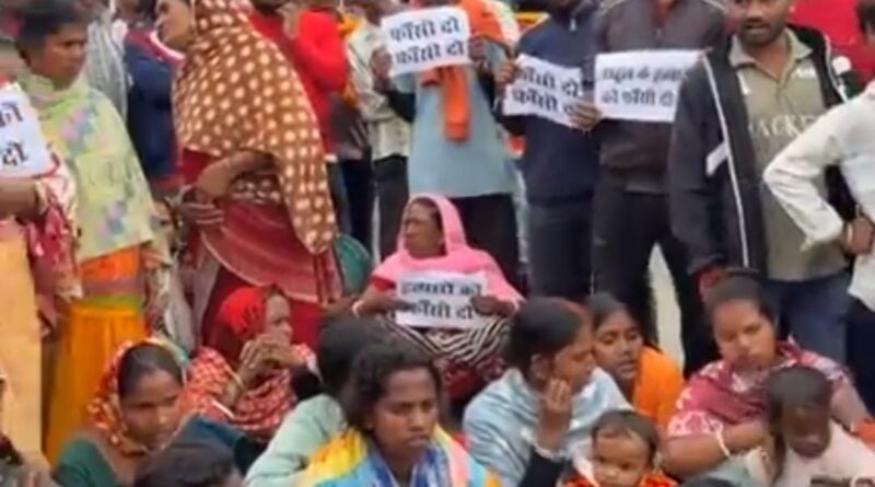 राँची में दो हत्याकांड से उबाल, सड़क पर उतरे लोग: रामु उरांव हत्याकांड में NH-75 जाम, तो होटल कर्मी राहुल गोराई की हत्या के विरोध में पिठौरिया चौक पर प्रदर्शन