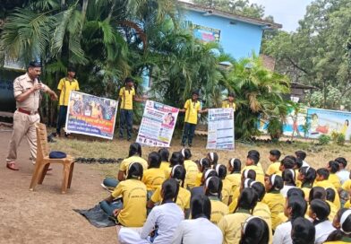 हजारीबाग पुलिस का स्कूलों में जागरूकता अभियान: बच्चों को साइबर अपराध, सोशल मीडिया के दुष्प्रभाव और नशे से बचने के बताए तरीके, 1930 हेल्पलाइन की दी जानकारी